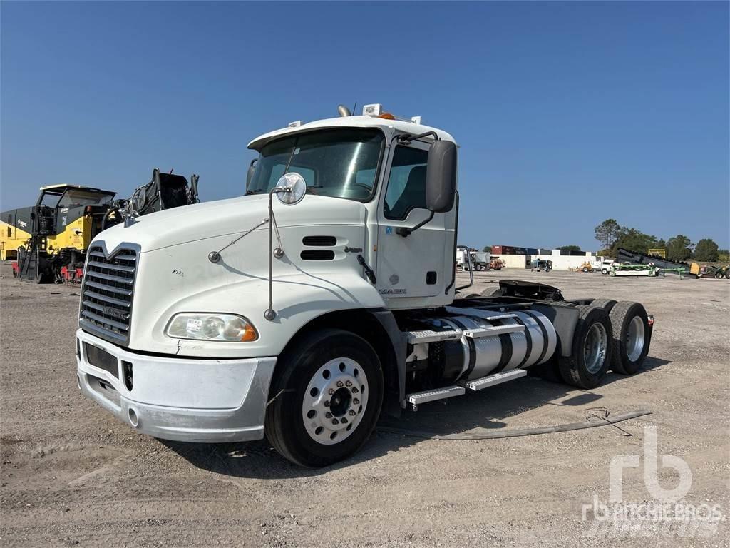 Mack CXU613 Autotractoare