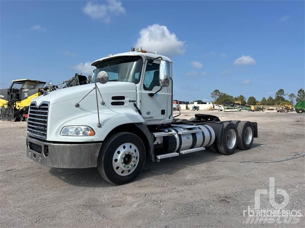 Mack CXU613 Autotractoare