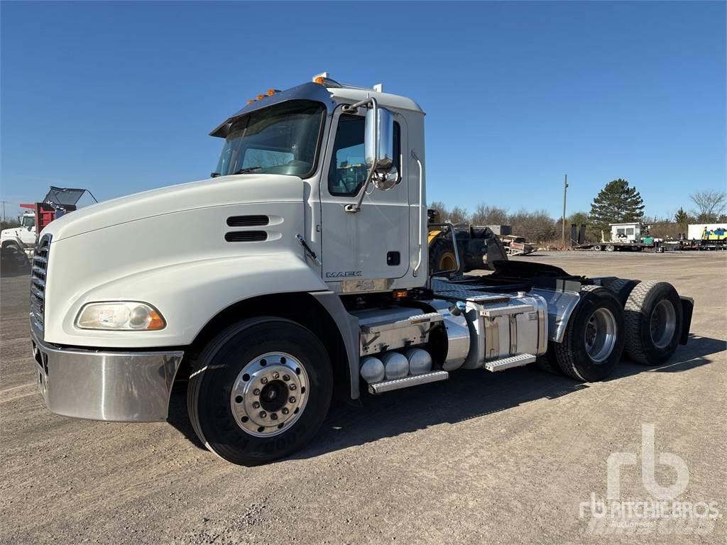 Mack CXU613 Autotractoare