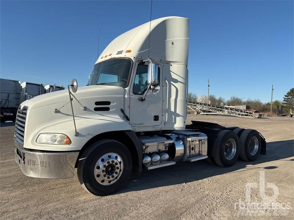 Mack CXU613 Autotractoare