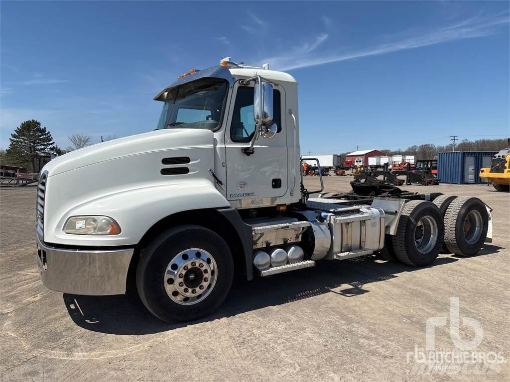 Mack CXU613 Autotractoare