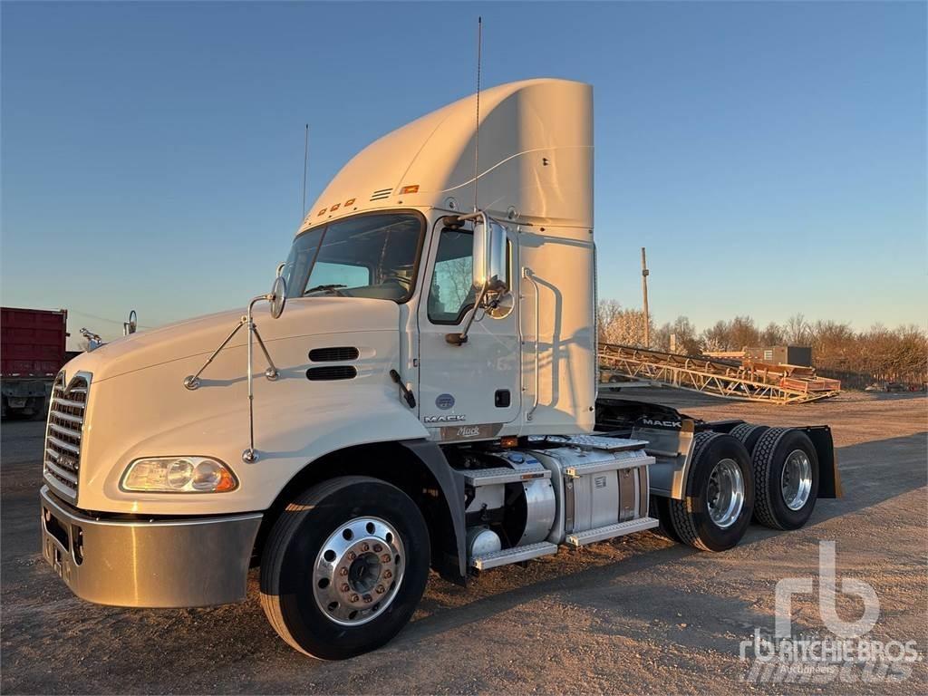 Mack CXU613 Autotractoare