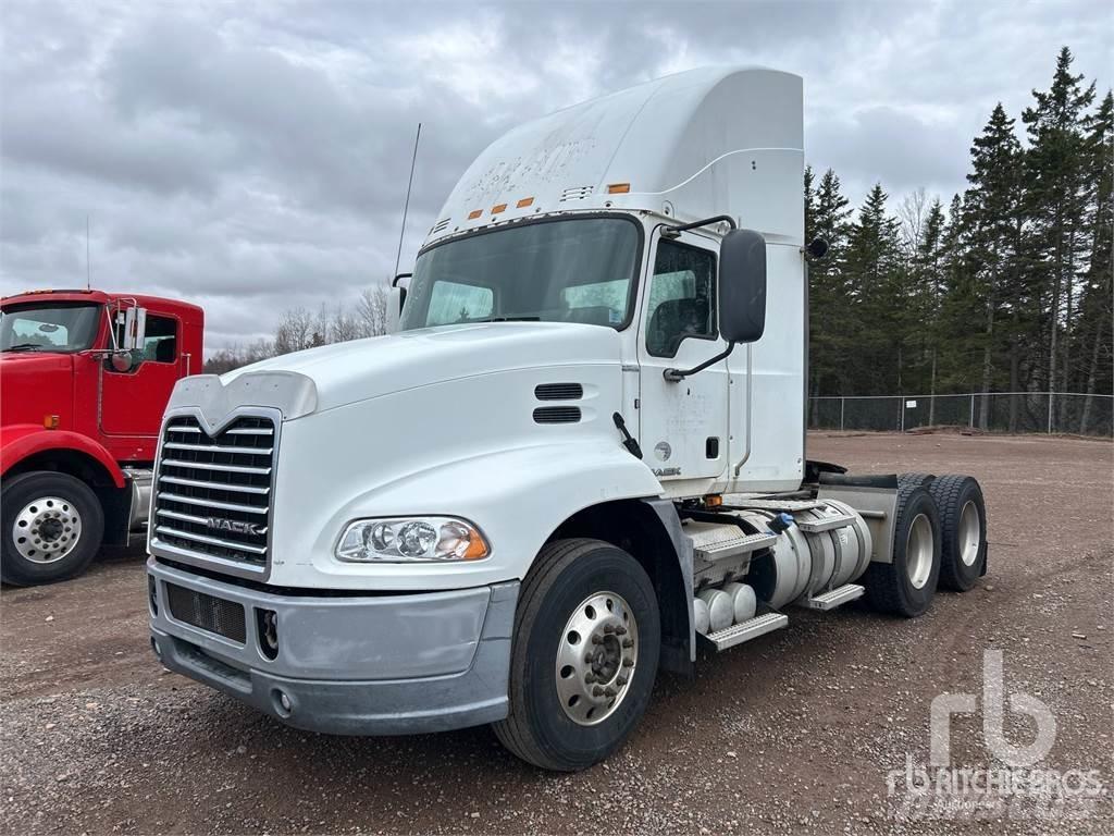 Mack CXU613 Autotractoare