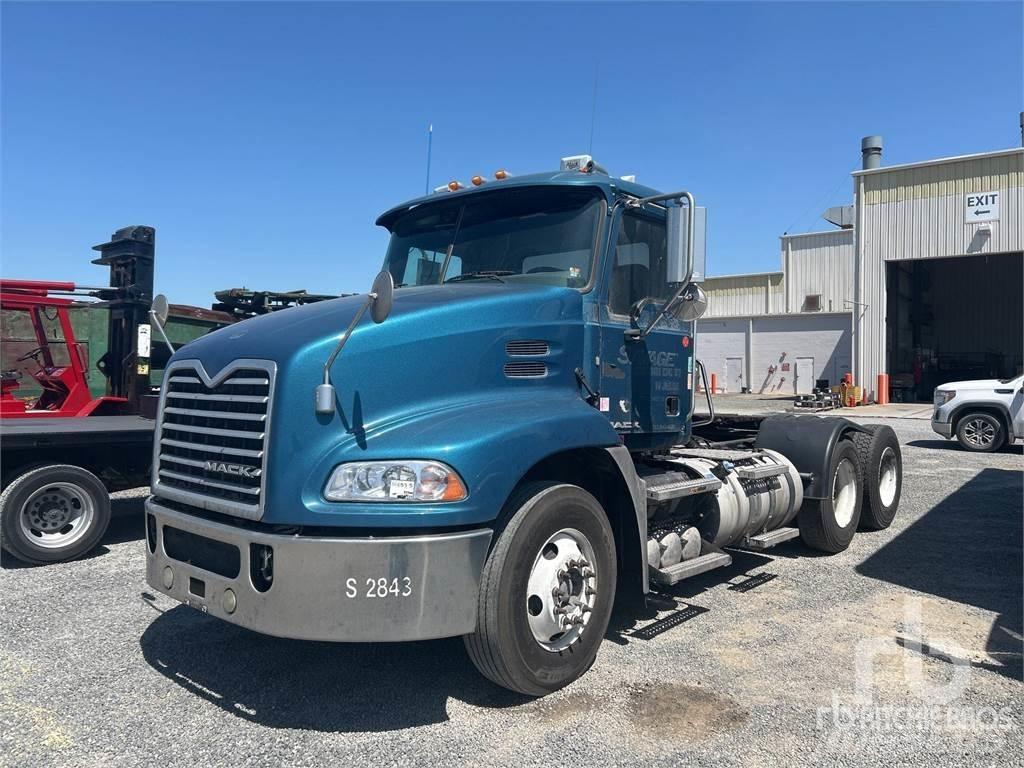 Mack CXU613 Autotractoare