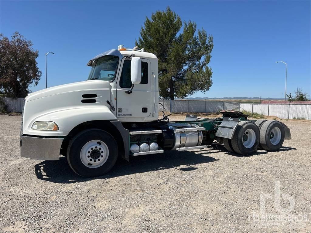 Mack CXU613 Autotractoare