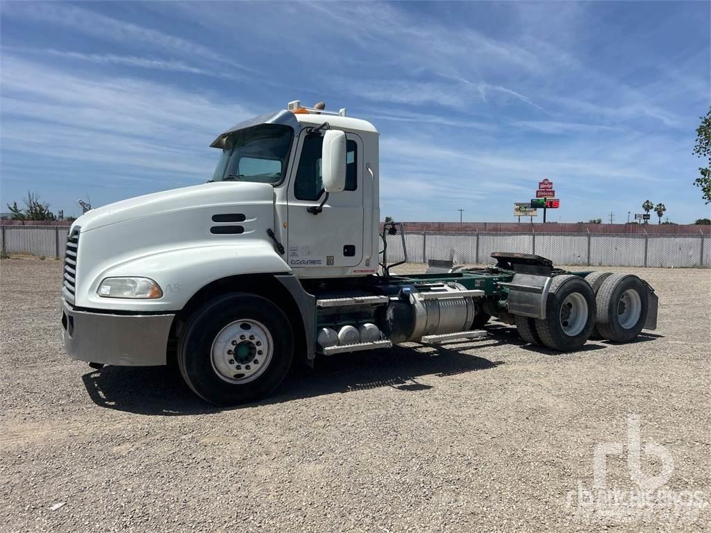 Mack CXU613 Autotractoare