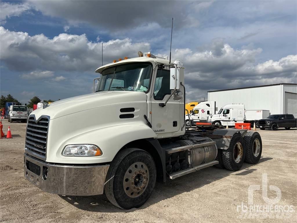 Mack CXU613 Autotractoare