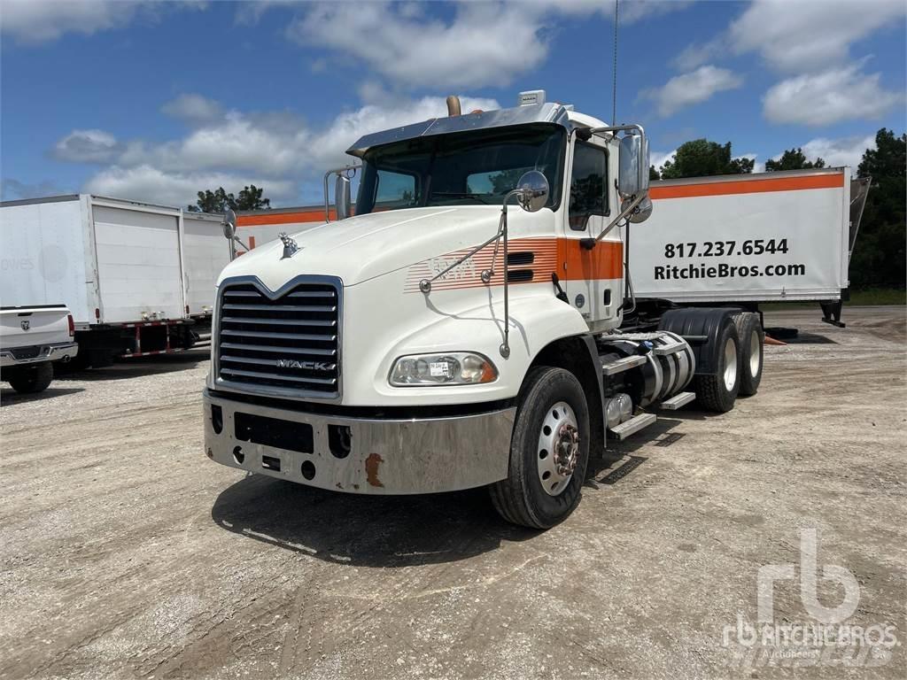 Mack CXU613 Autotractoare