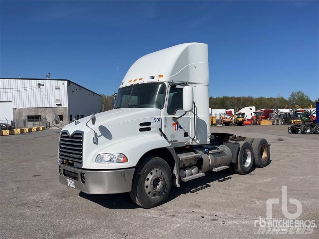 Mack CXU613 Autotractoare