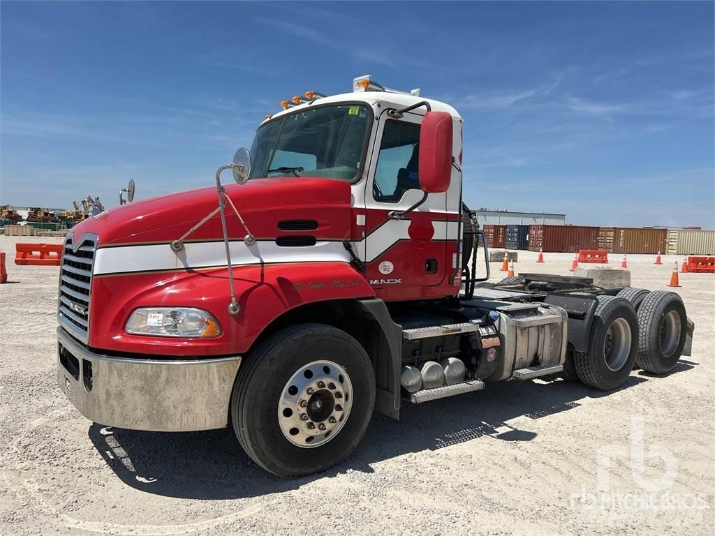 Mack CXU613 Autotractoare