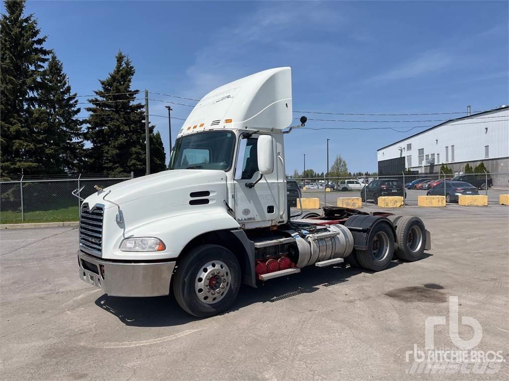 Mack CXU613 Autotractoare