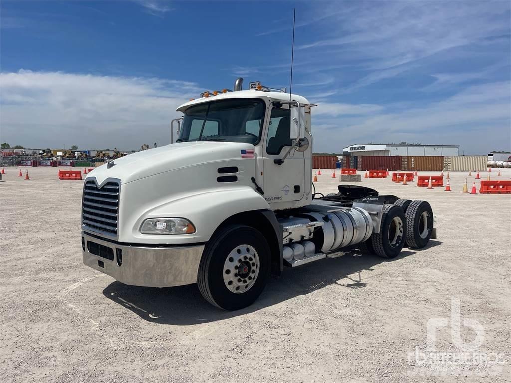 Mack CXU613 Autotractoare