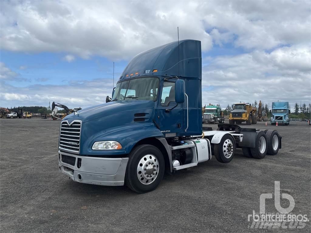 Mack CXU613 Autotractoare