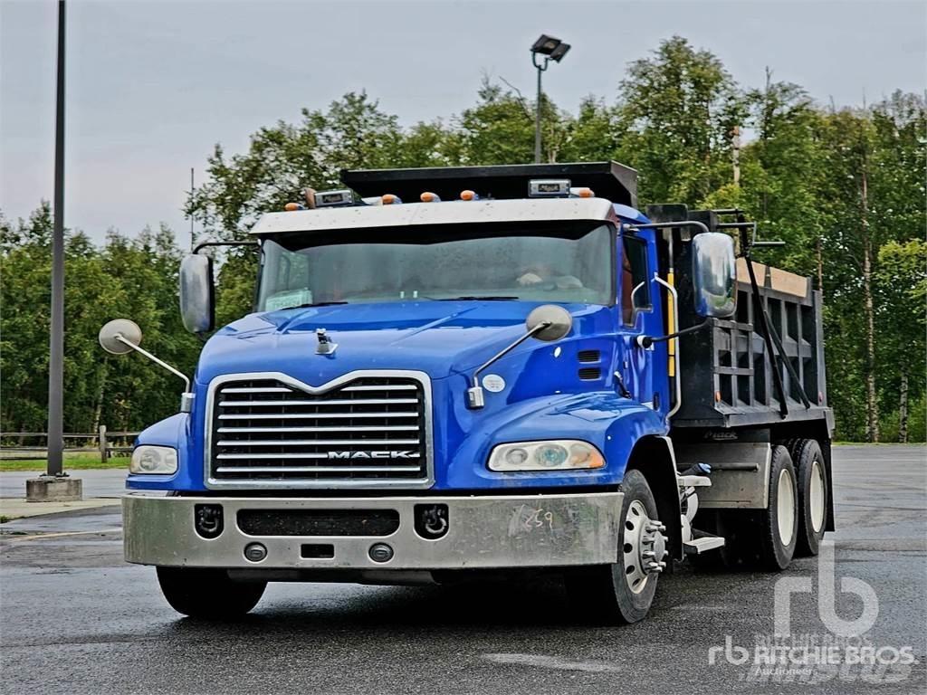 Mack CXU613T Autobasculanta