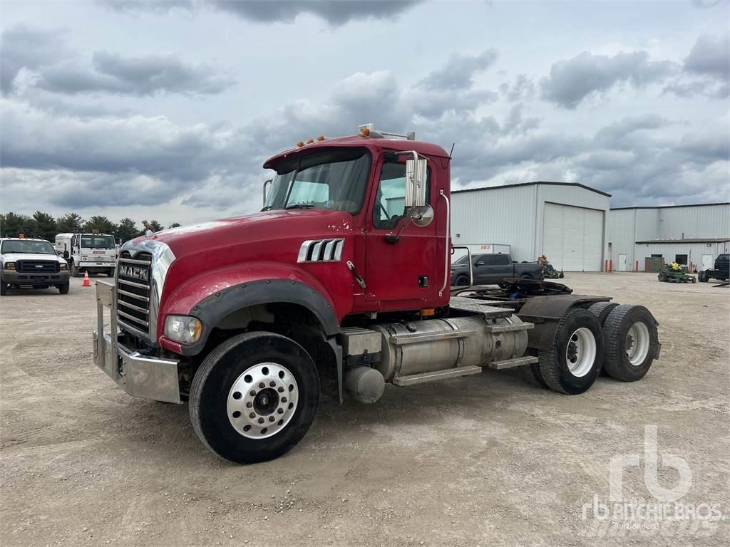 Mack GU713 Autotractoare