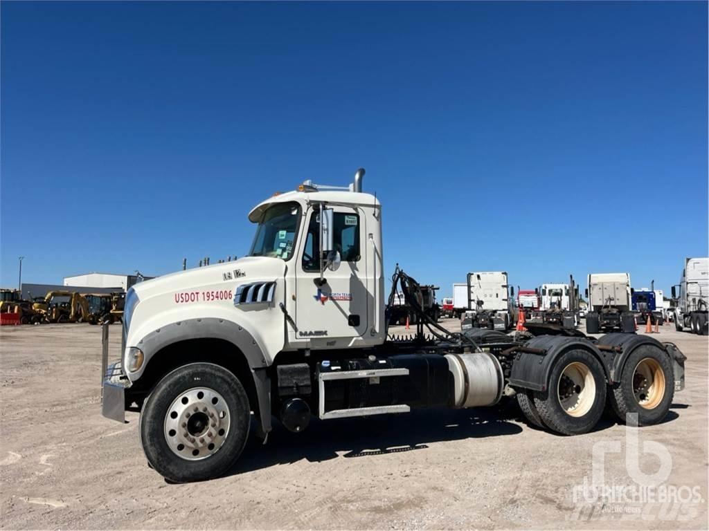 Mack GU713 Autotractoare