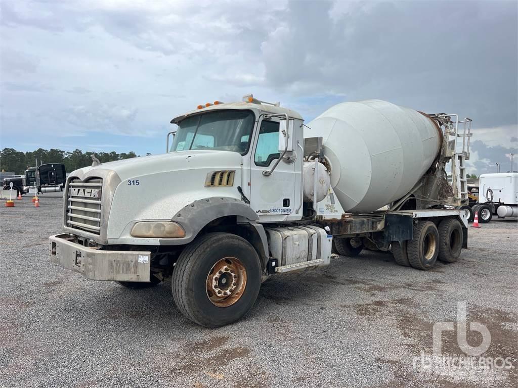 Mack GU813 Betoniera