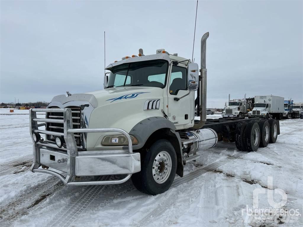 Mack GU814 Camion cabina sasiu