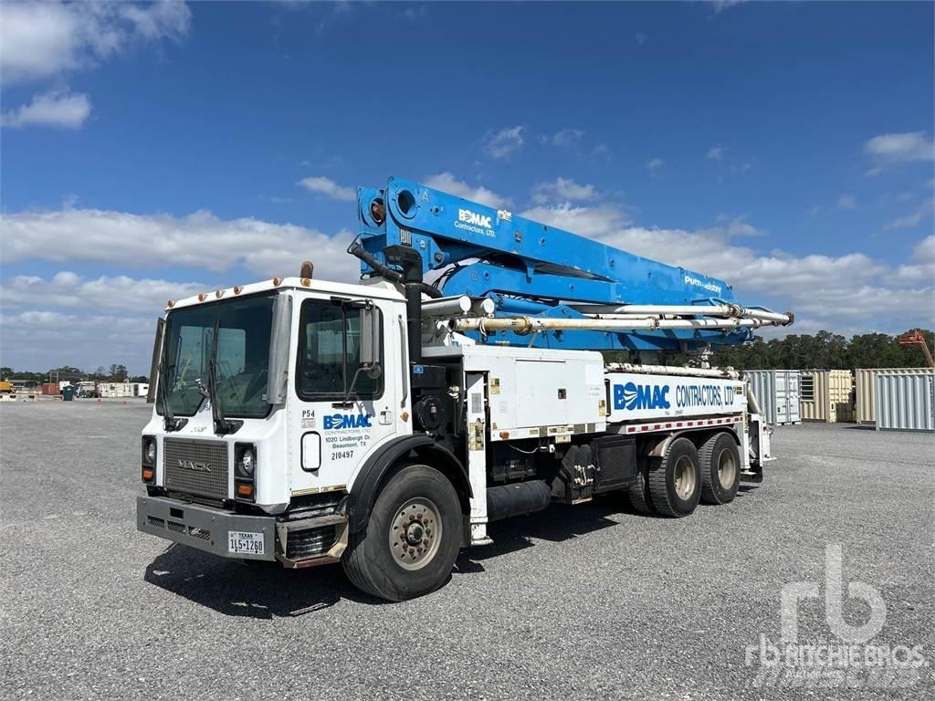 Mack MR688S Betoniera