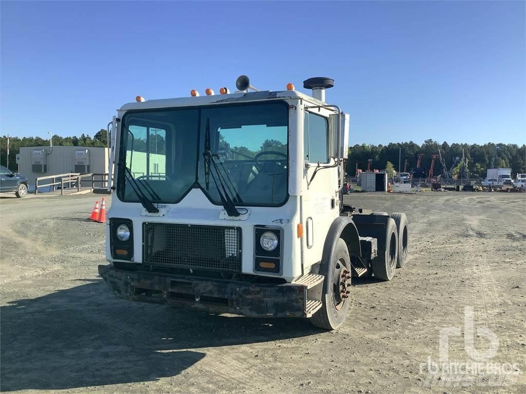 Mack MR688S Autotractoare