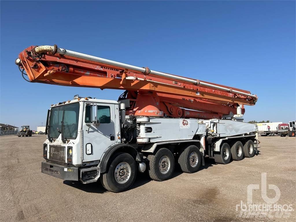 Mack MR688S Betoniera
