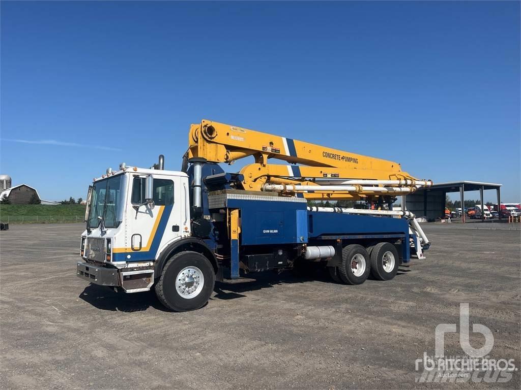 Mack MR688S Betoniera