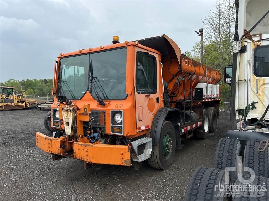 Mack MR688S Dispersare nisip si sare