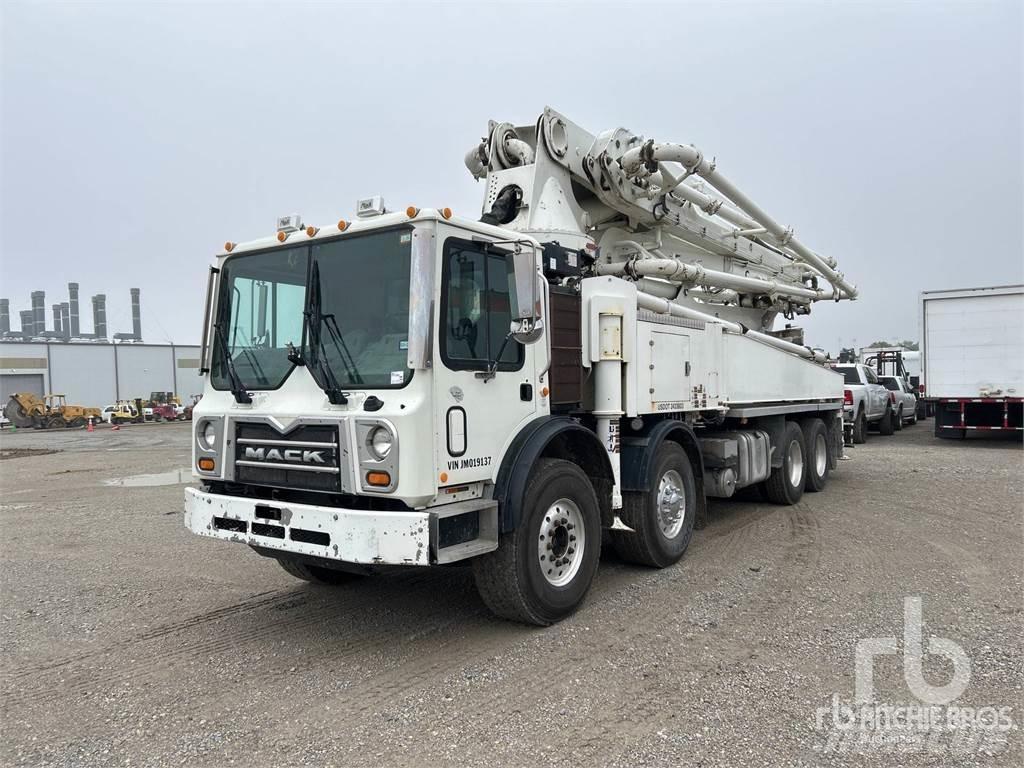 Mack MRU613 Betoniera