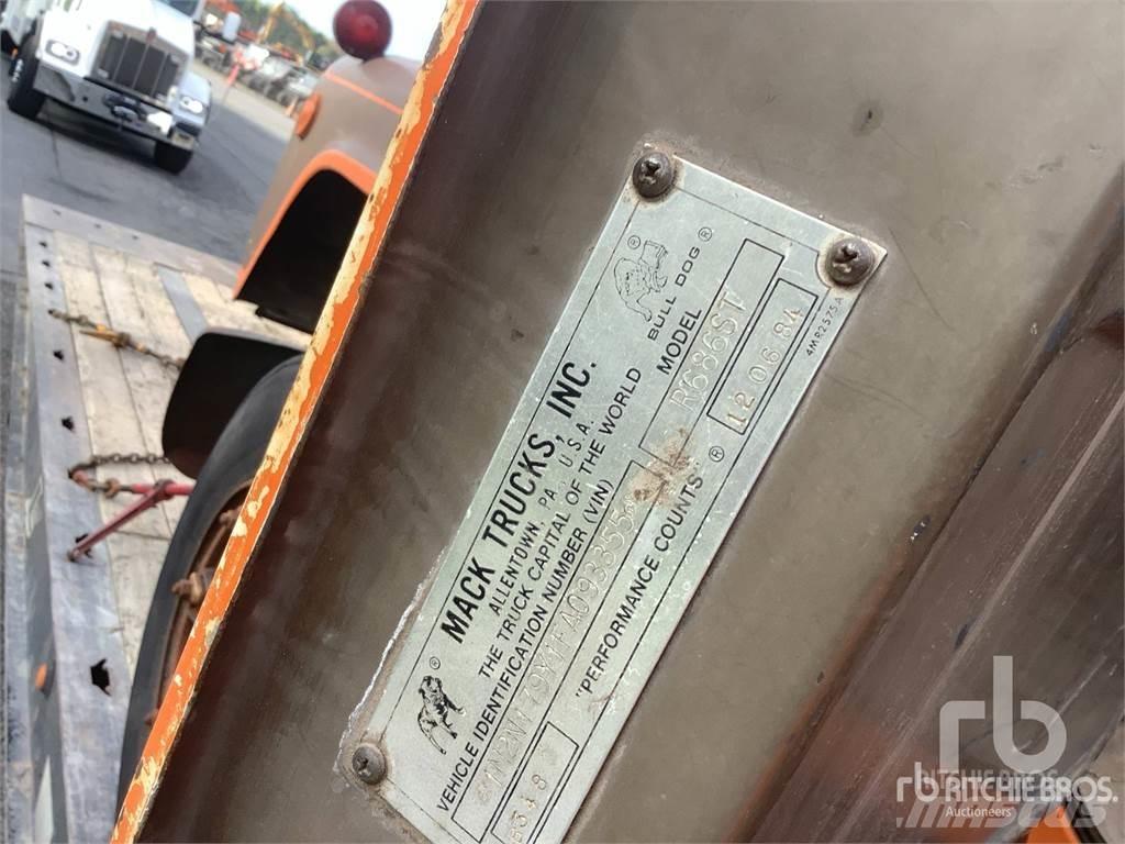 Mack R685ST Autotractoare