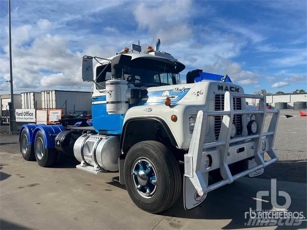Mack R688RS Camion cabina sasiu