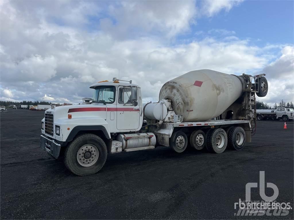Mack RD688S Betoniera