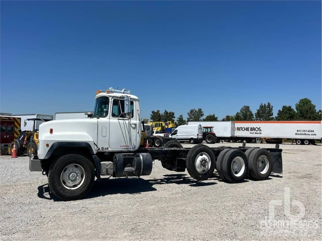 Mack RD688S Camion cabina sasiu