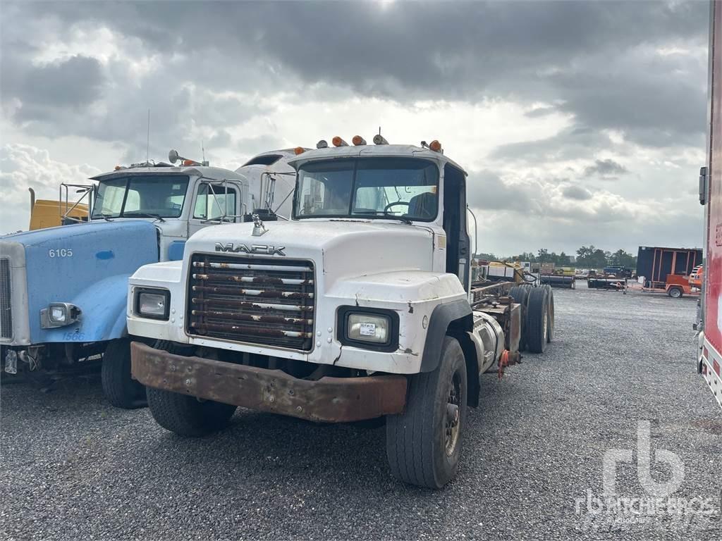 Mack RD688S Camion cabina sasiu