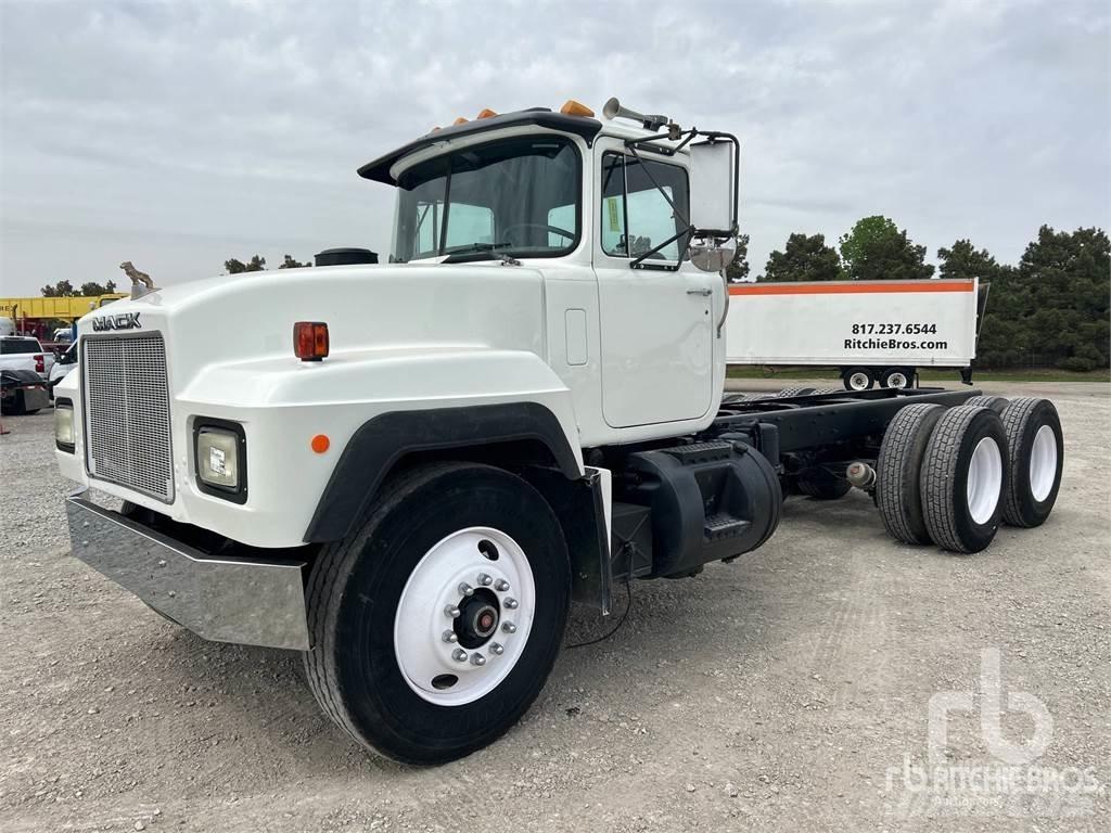 Mack RD690S Camion cabina sasiu
