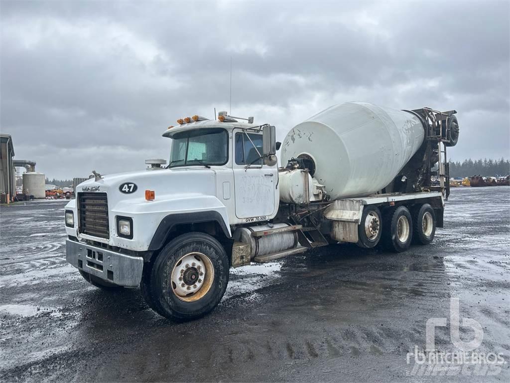 Mack RD690S Betoniera