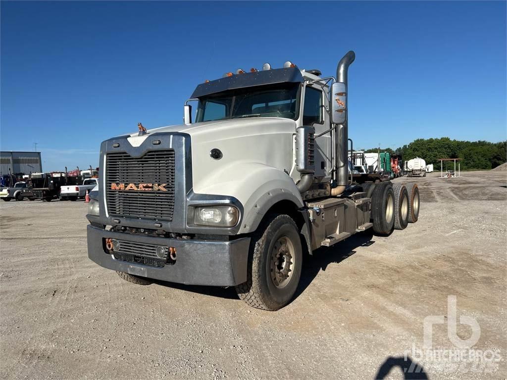 Mack TD713 Autotractoare