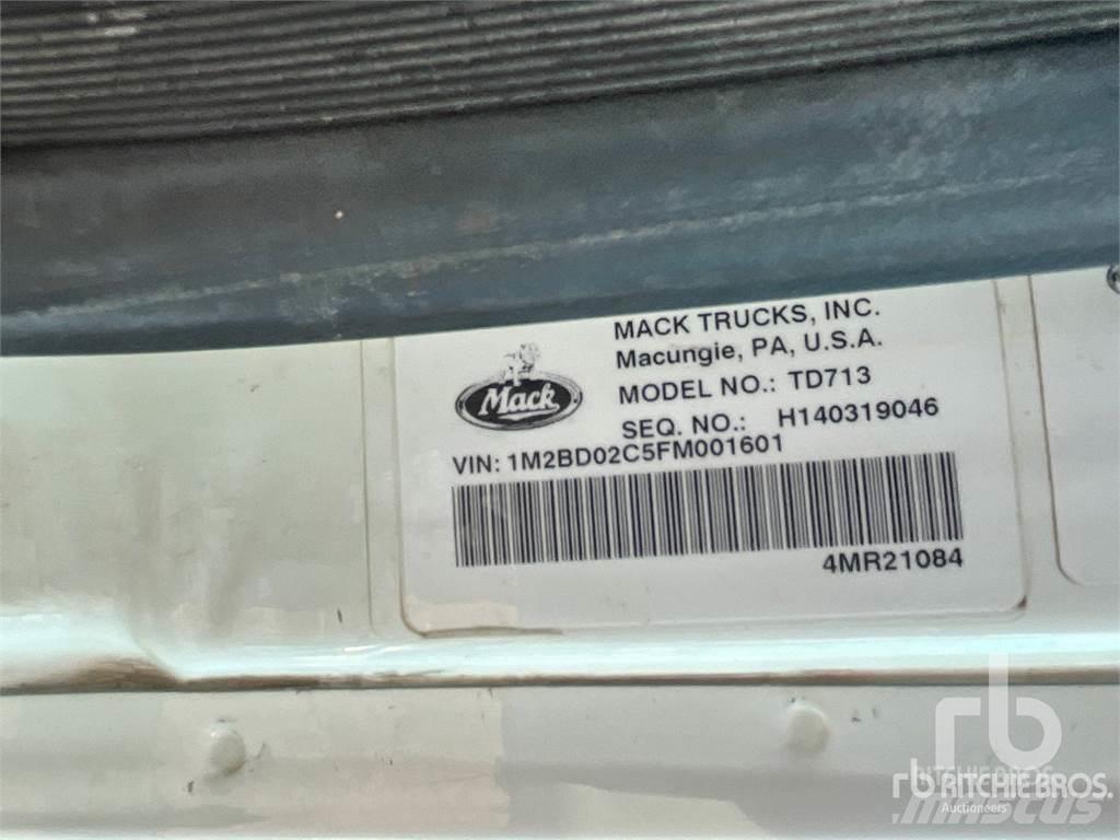 Mack TD713 Autotractoare