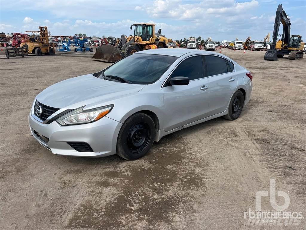 Nissan ALTIMA Masini