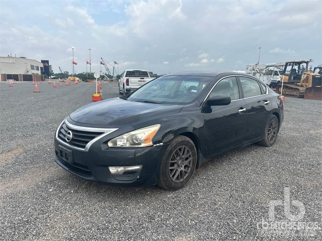 Nissan ALTIMA Masini