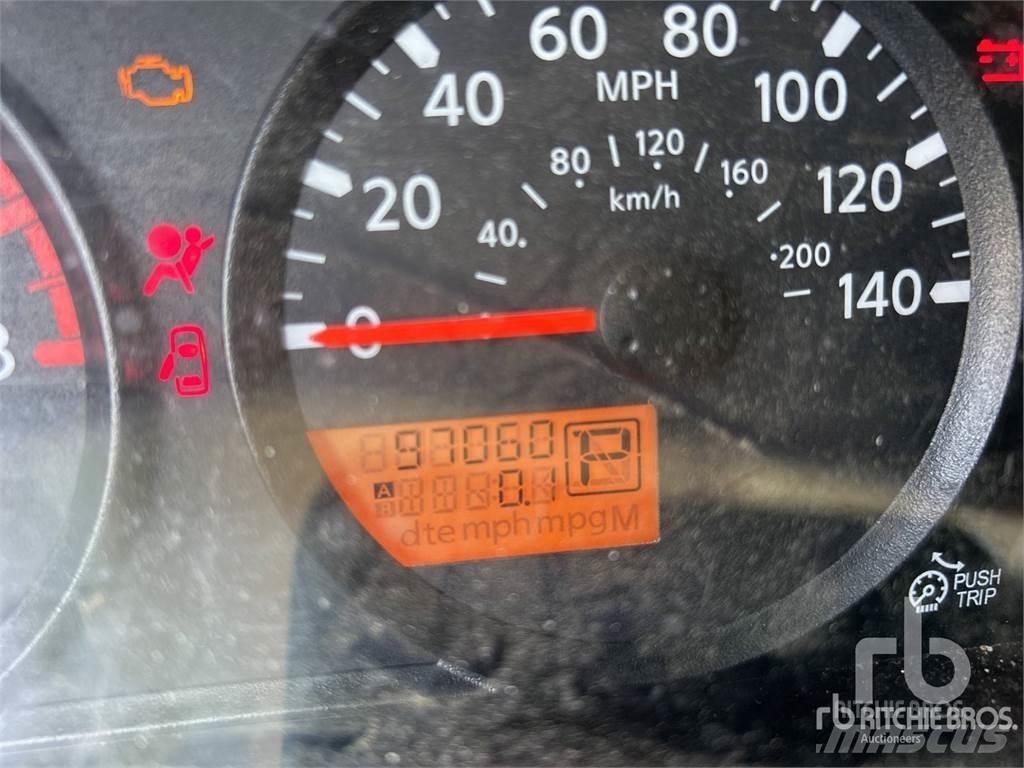 Nissan FRONTIER Pick up/Platou