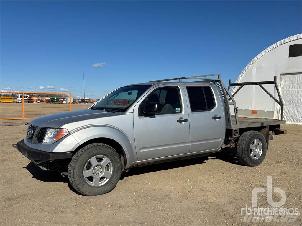 Nissan FRONTIER Camioane platforma/prelata