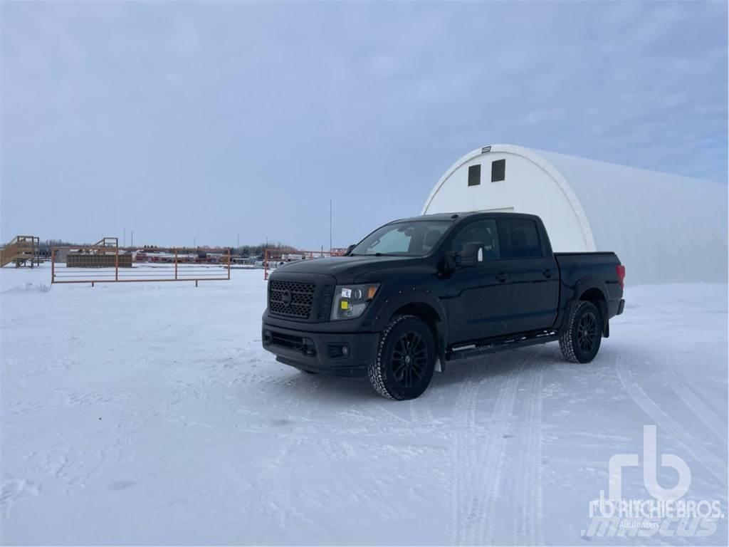 Nissan TITAN Pick up/Platou