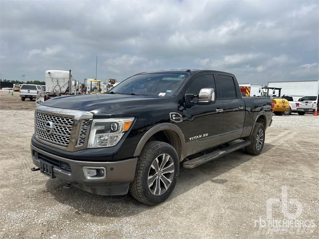 Nissan TITAN Pick up/Platou
