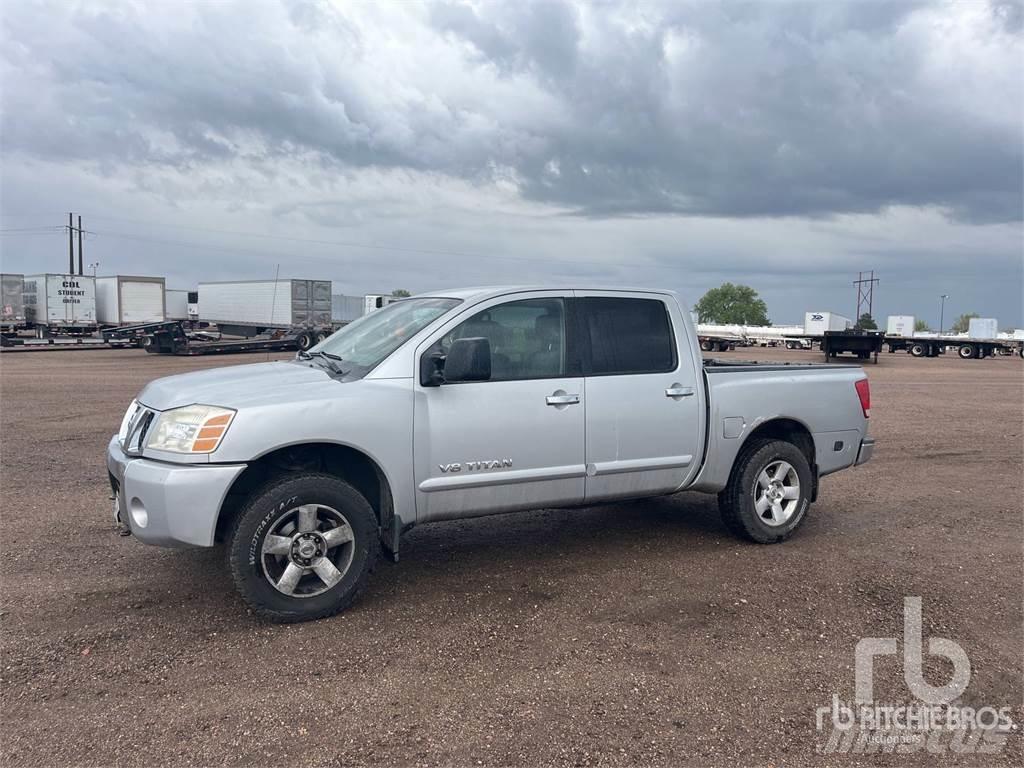 Nissan TITAN Pick up/Platou
