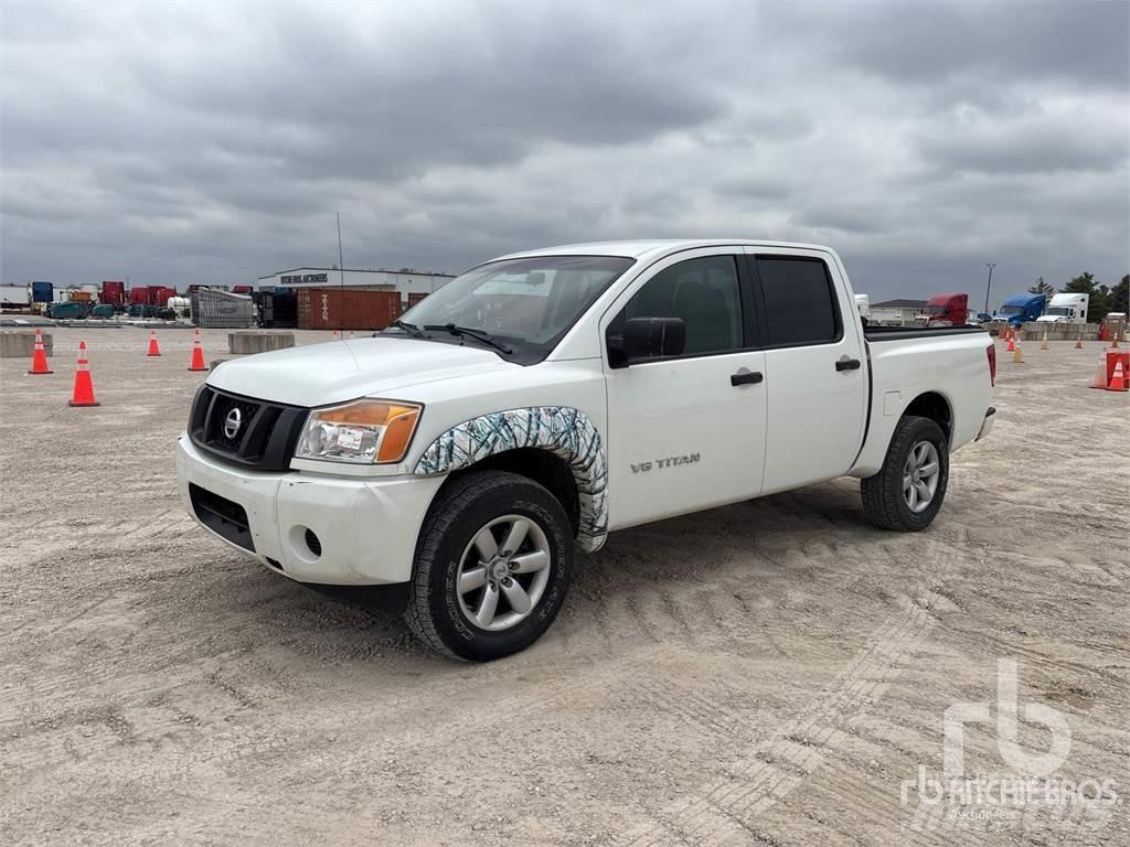 Nissan TITAN Pick up/Platou