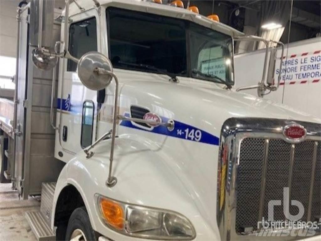 Peterbilt 330 Camioane platforma/prelata