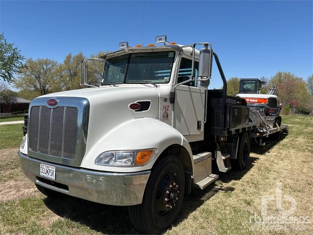Peterbilt 335 Camioane platforma/prelata