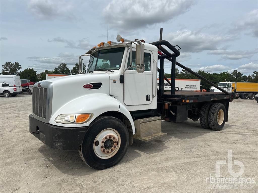 Peterbilt 335 Camioane cu macara