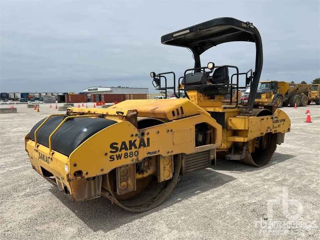 Sakai SW880 Cilindri compactori dubli