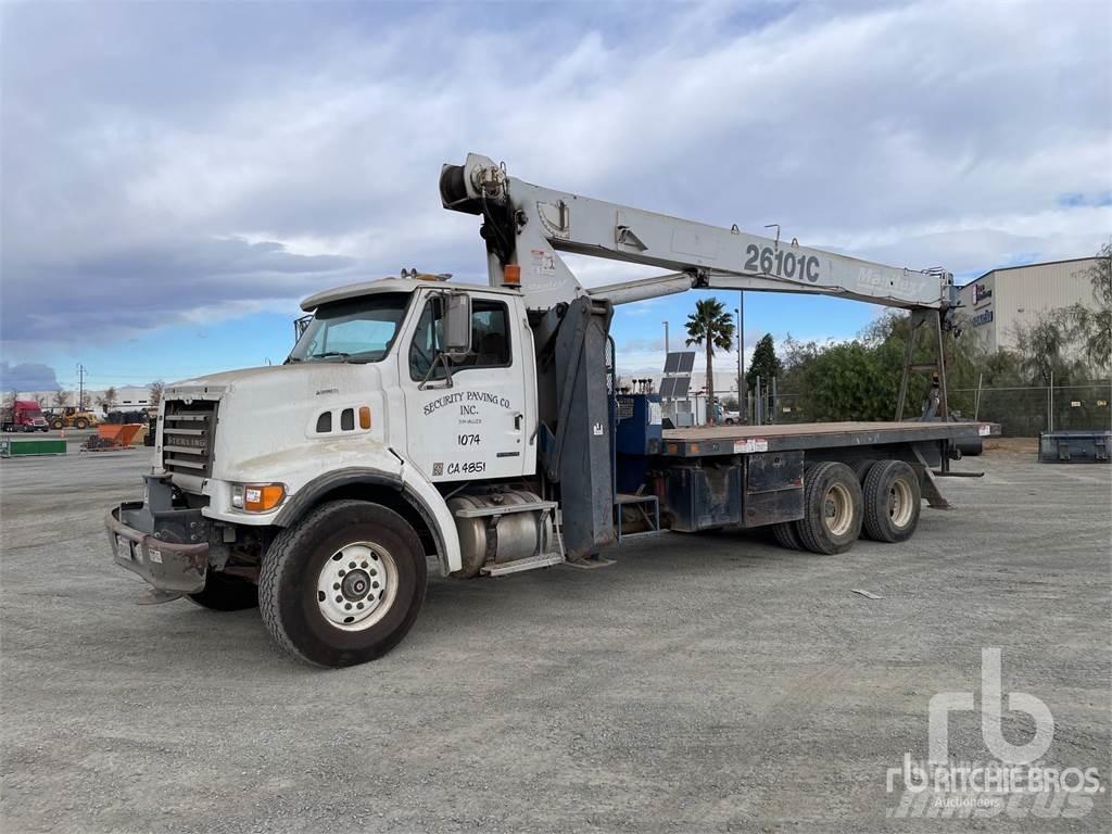 Sterling L7500 Camioane cu macara